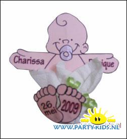 geboortetraktatie baby met luier