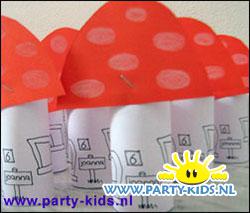 Paddestoelen gevuld met bijpassend snoep