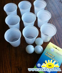 3 op een rij met pingpong ballen