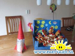 Ufo van eierkoek en aardbeien
