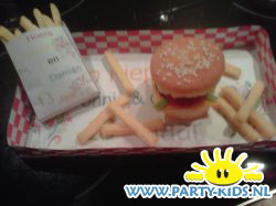 frietjes met hamburger