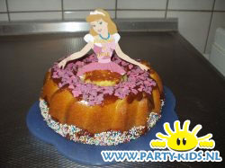 prinsessentaart als rok van barbiepop